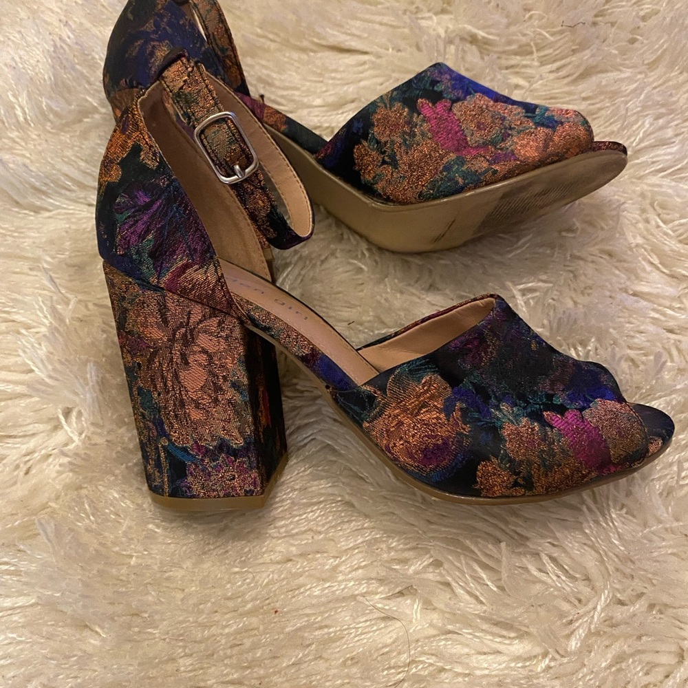 Madden Girl Floral Women's Heels - Black and Gold - Picture 5 of 10